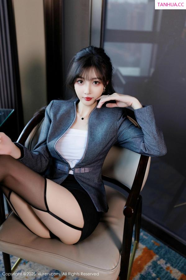   [XiuRen]高清写真图 2025.03.03 No.9957 樱桃小阑子 黑丝美腿第14张图片